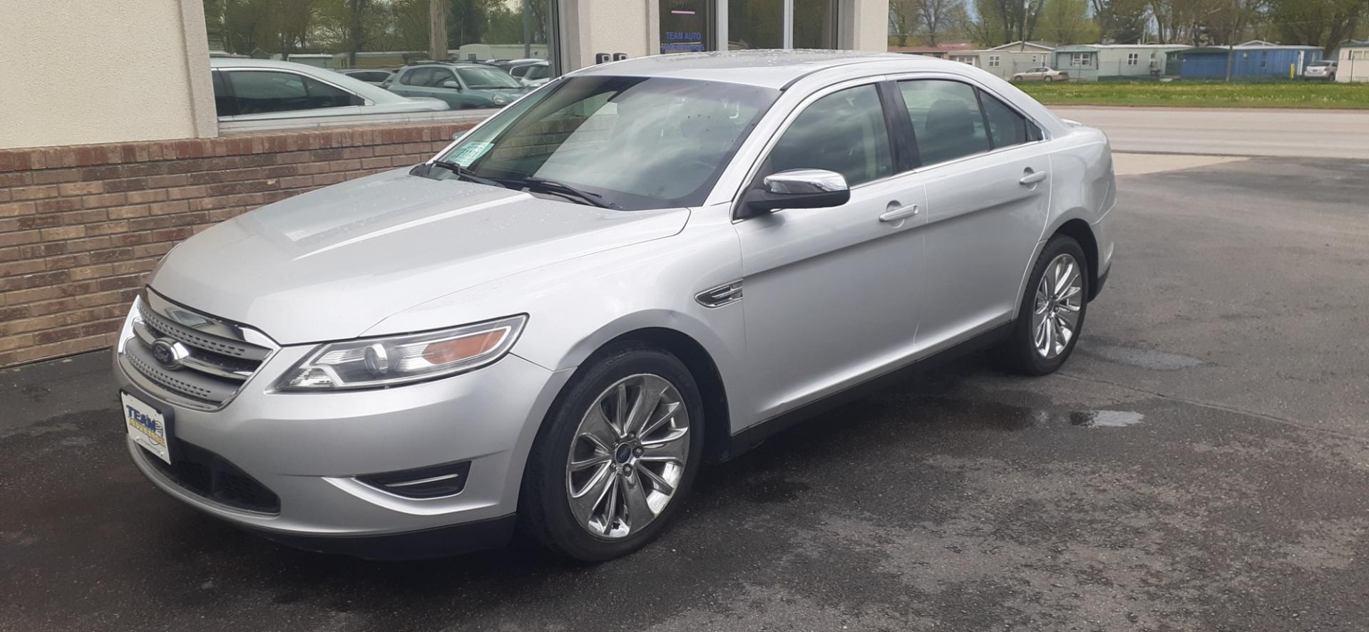 2011 Ford Taurus Limited FWD (1FAHP2FW6BG) with an 3.5L V6 DOHC 24V engine, 6-Speed Automatic transmission, located at 2015 Cambell Street, Rapid City, SD, 57701, (605) 342-8326, 44.066433, -103.191772 - CARFAX AVAILABLE - Photo#1